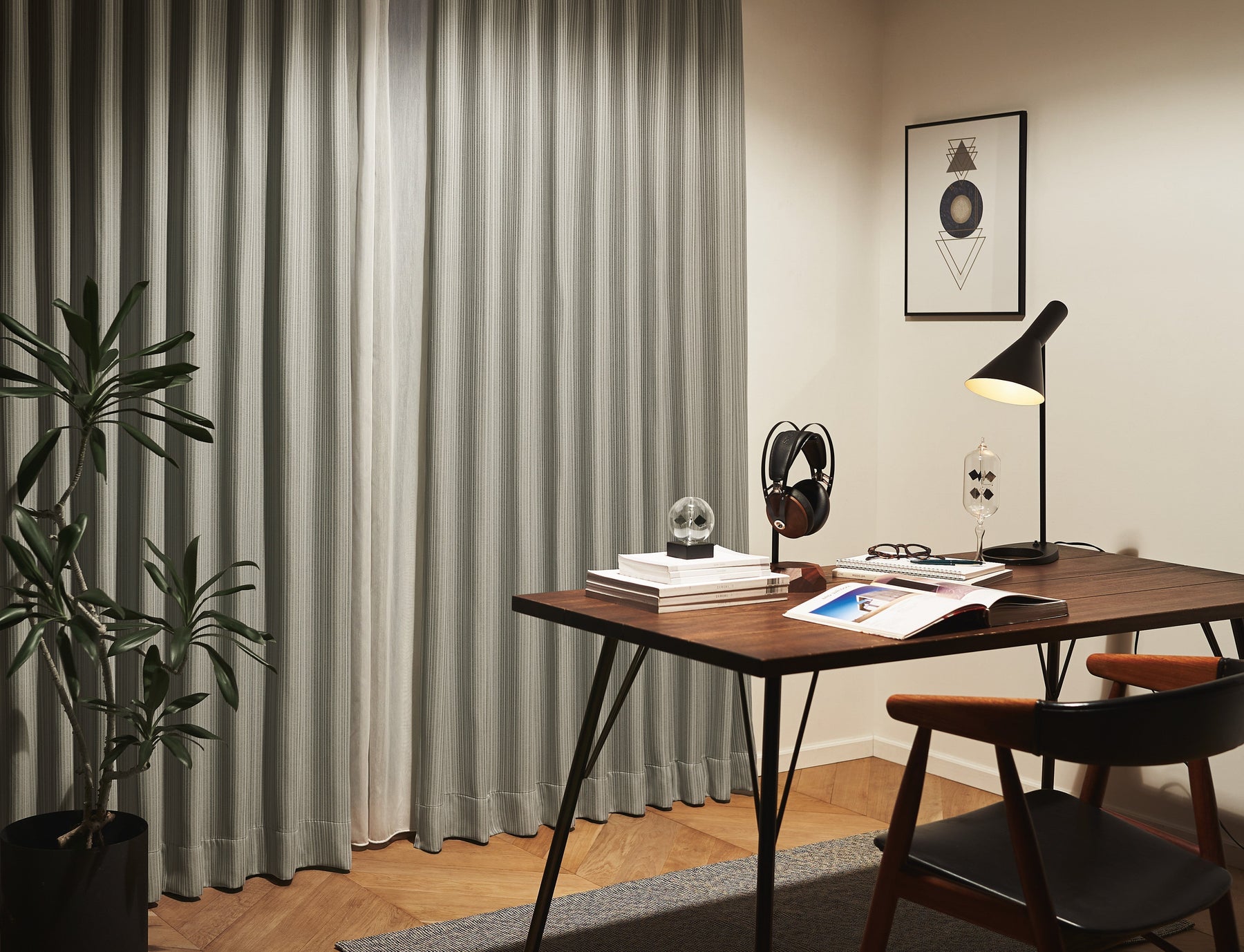 仕事に集中できるお部屋へ。インテリアでON/OFFを切り替える！