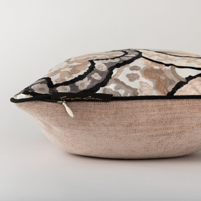 Carpe Diem｜Tiffany's Garden クッションカバー Milk tea